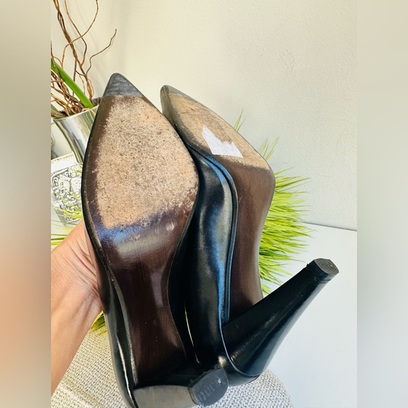 Stuart Weitzeman | Classic Leather Pumps - Picture 11 of 16